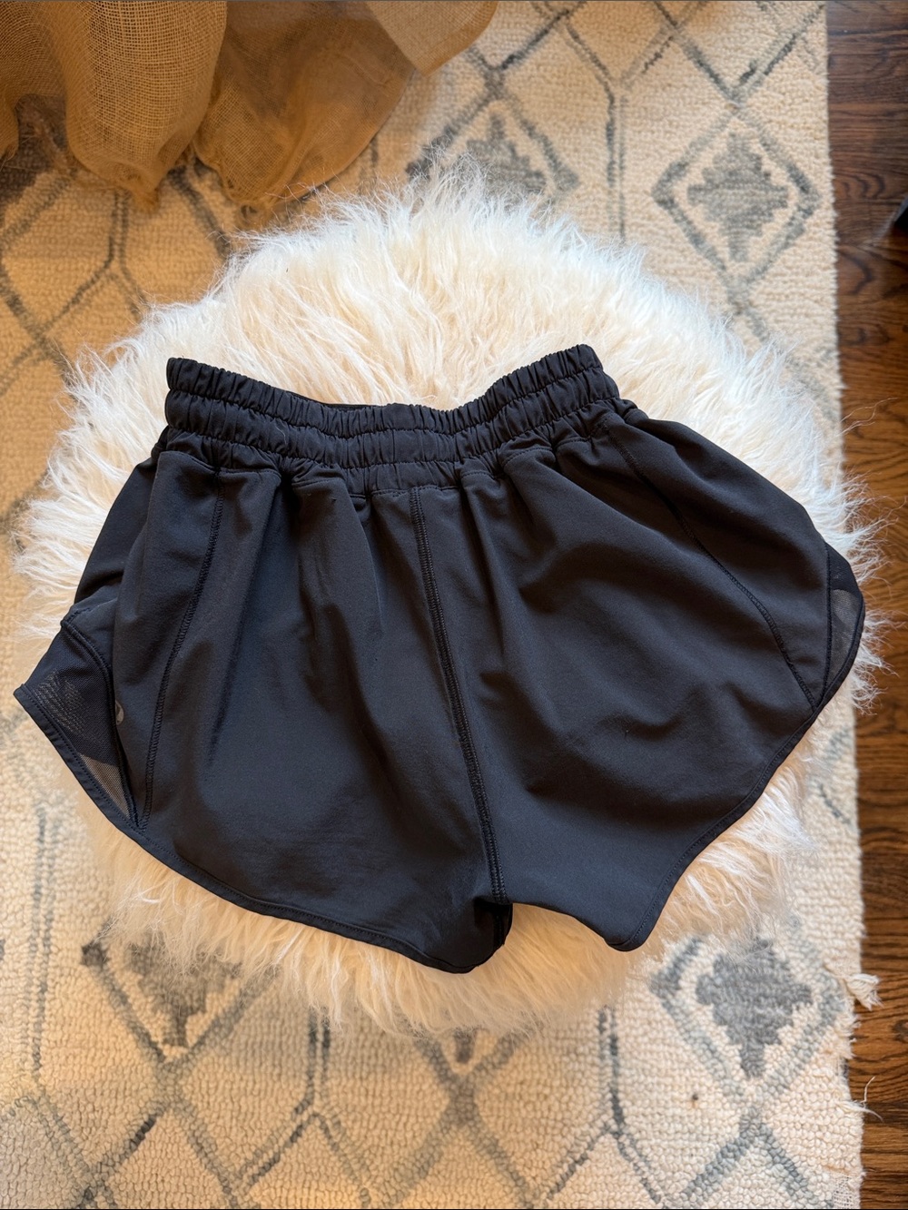Lululemon Hotty Hot Low Rise 2.5” Shorts - Picture 3 of 4